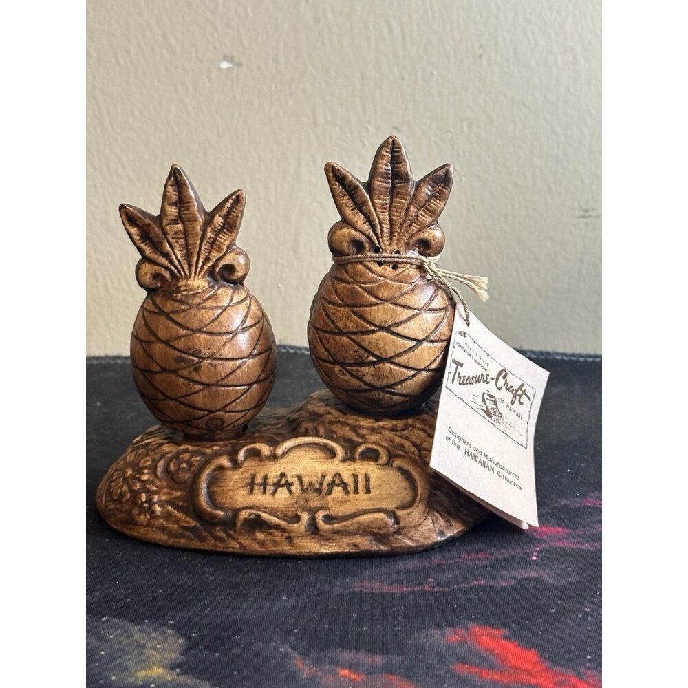 Hawaii Treasure Craft Pineapple Salt & Pepper Shakers Nwt